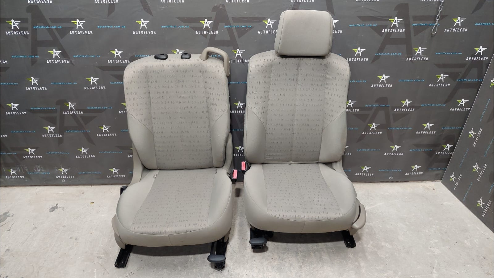 Сиденья передние 7701055618, 7701055617 Renault Scenic 2 сценик бу Сиденья передние 7701055618, 7701055617 Renault Scenic 2 сценик бу